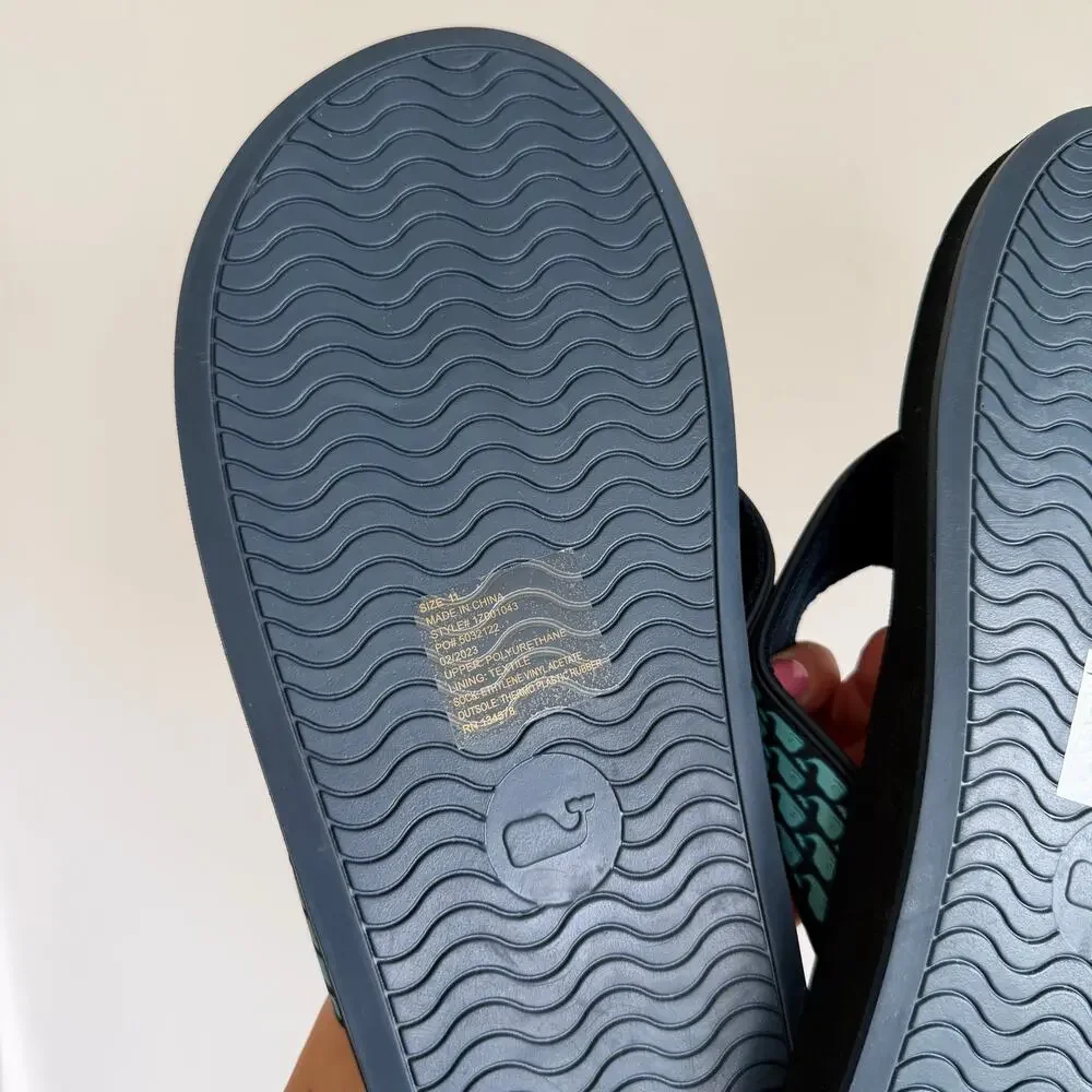 Vineyard Vines Classic Foam Whale Print Strap Flip Flop Sandals Navy 11 NEW